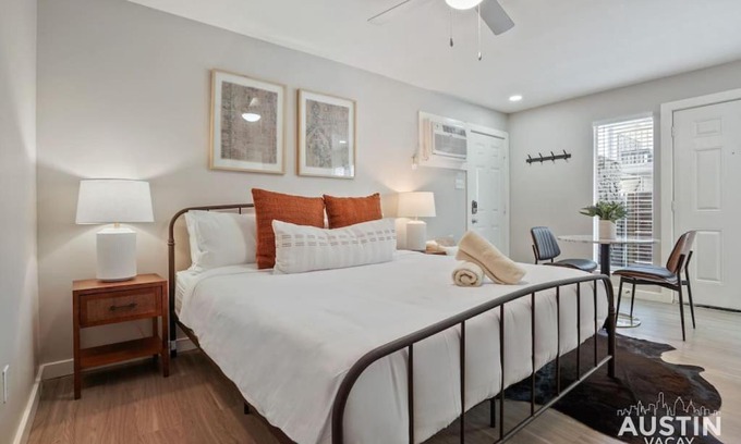 Hyde Park Apartment | Discover Austin Life Studio: Pet-Friendly Near Guadalupe St