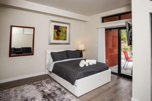 Bankers Hill Hotel | Discover Balboa Park: Cozy Studio with Inviting Patio