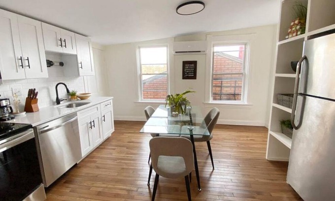 Mount Adams House | Experience River Views Near Downtown and Mount Adams
