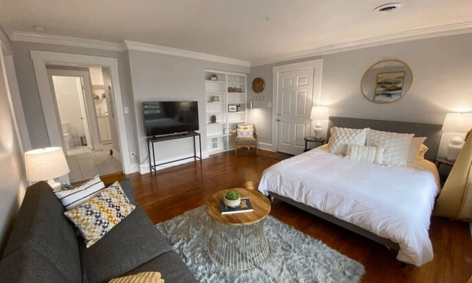 Mount Adams Apartment | Experience Downtown Comfort at Mt Adams | River View Patio