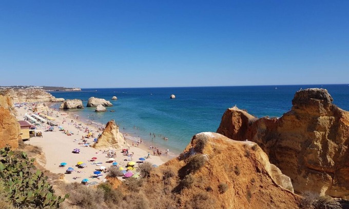 Estombar House | Discover Estômbar: Cozy 2BR Apartment with Pools & Patio