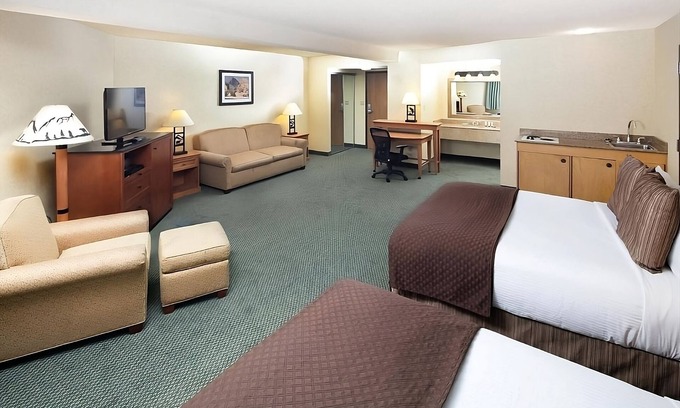 Kalispell Hotel | Discover Kalispell: Pool, Free Parking & Close to Attractions