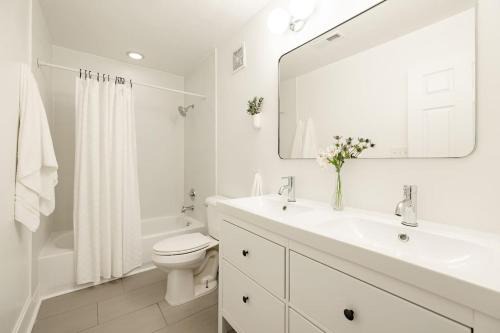 Pendleton House | Discover OTR from a Cozy Parkside Condo - Walk Everywhere
