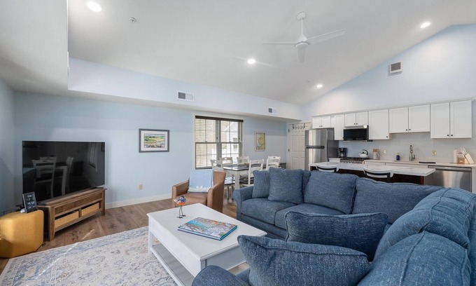 Petoskey Condo | Ideally Located Hotel Near Petoskey & Lake Michigan