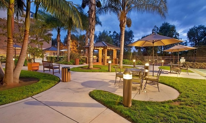 Sorrento Valley Hotel | Discover San Diego: Pet-Friendly, Poolside & Breakfast Included