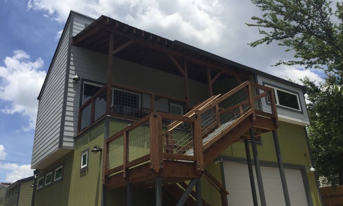 Chestnut House | Experience Downtown Austin: 9.8 Rated Upper Flat Getaway