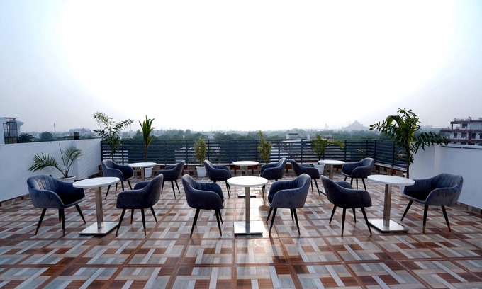 Greater Noida Hotel | Top-Rated ExpoMart Inn with Spa, Breakfast & Family Amenities