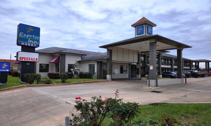 Southeast Houston Hotel | Convenient Stay at Express Inn Hobby Airport with Family Amenities
