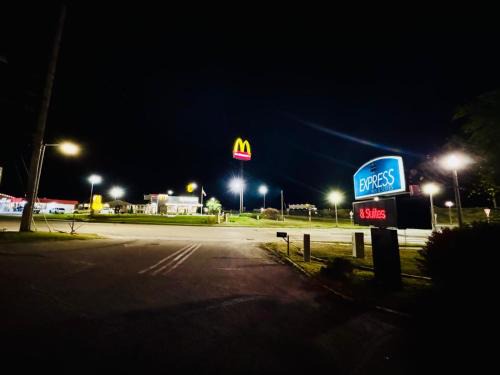 Junction City Hotel | Pet-Friendly Express Inn Extended Stay for Family Comfort