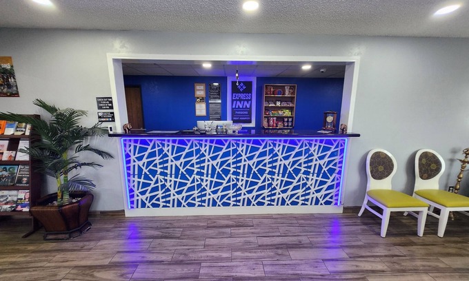 Parsons Hotel | Top-Rated Express Inn Parsons with Pool & Spa Amenities