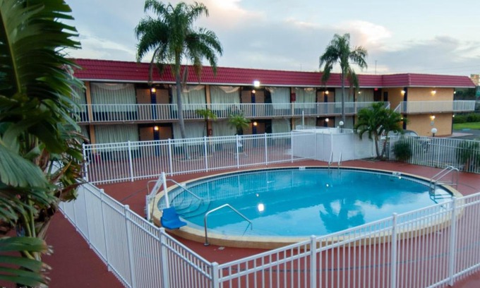 Clearwater Hotel | Convenient Stay at Express Inn & Suites Near Clearwater Airport