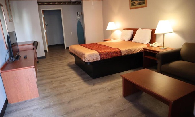 West Eugene Hotel | Family-Friendly Express Inn & Suites in Eugene