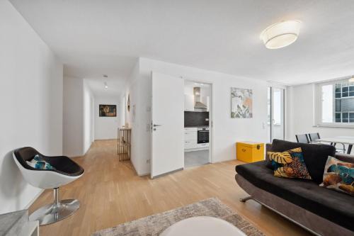 Boeblingen Apartment | Stylish 4BR Design Apartment with Parking and Balcony