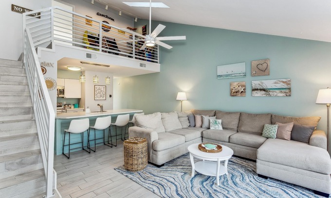 Navarre Beach House | Idyllic Sound View Townhome with Pool & Pet-Friendly Perks