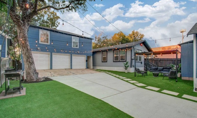Greater East End House | Exquisite 2-bedroom house in nice Mongolia Park Houston