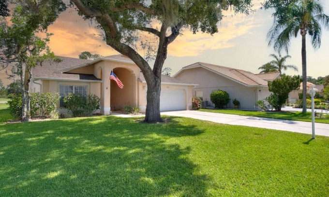 Tara Golf and Country Club Villa | Stylish 3 Bedroom Retreat with Heated Pool at Tara Golf Club