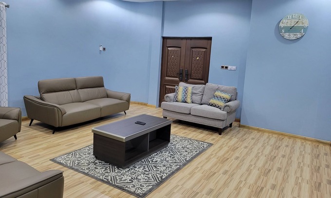 Kumasi House | Stylish 5-Bedroom House with Free Parking and Family Amenities