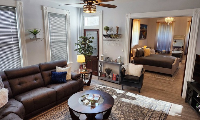 East Price Hill Apartment | Modern Apartment with Hot Tub & Kitchen Near Downtown Cincy