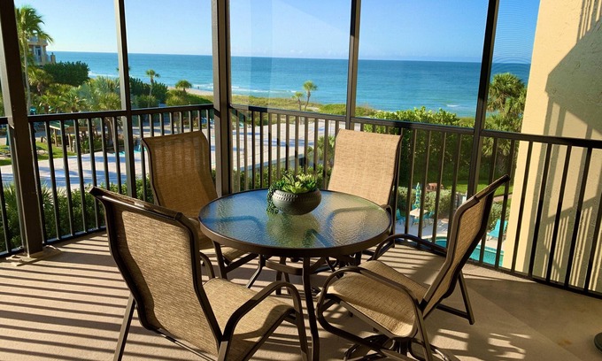 Longboat Key Condo | Elegant Beachfront Condo with Ocean Views and Hot Tub