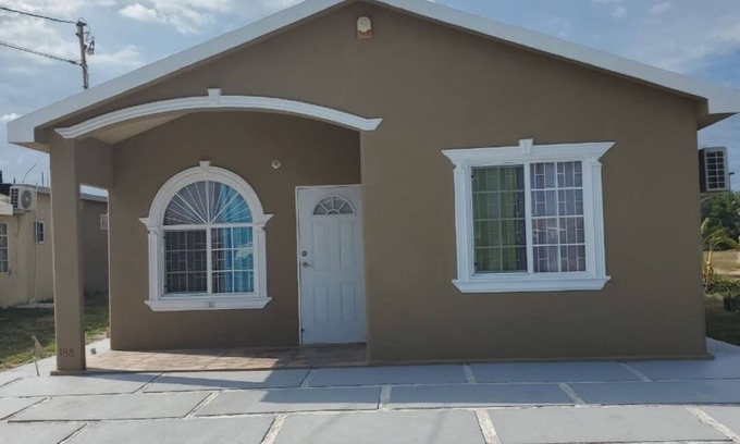 Caribbean Estates House | Cozy Vacation Home in Phoenix Park, Portmore, Jamaica