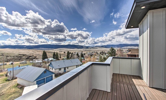 Philipsburg House | Discover Scenic Mountain Home with Spa and Breakfast