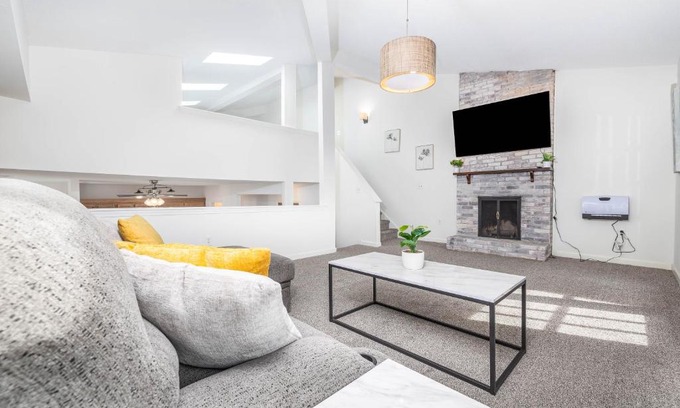 Asylum Hill Apartment | Stylish Downtown Loft Apartment with Child-Friendly Amenities
