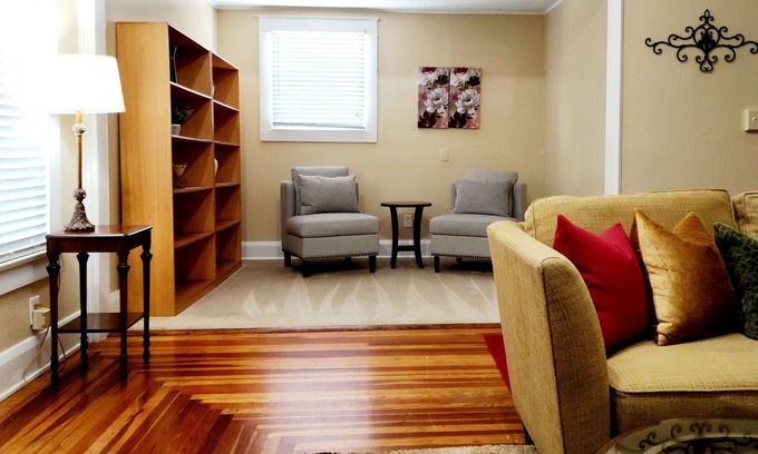 Lakeland House | Exquisite Family Retreat with Kitchen & Perfect 10 Rating