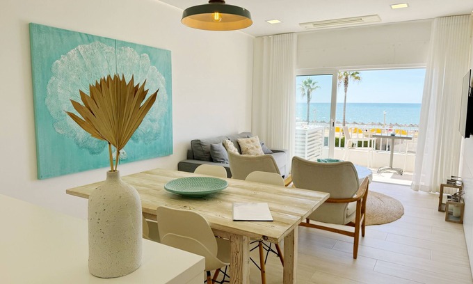 Cavacos Apartment | Ideal Oceanfront Apartment with Breakfast in Quarteira