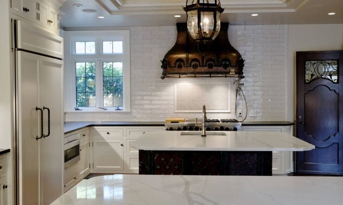 Milwaukee House | Elegant Home Rental with Spa and Breakfast in Milwaukee