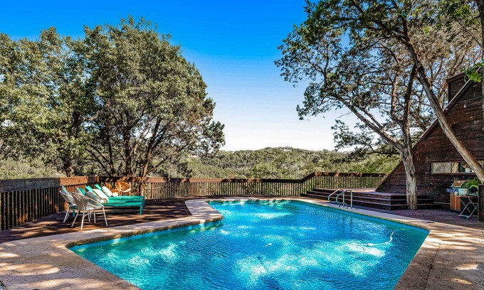 Lost Creek House | Exquisite home with pool, central AC, fast WiFi, balcony, deck, & washer/dryer