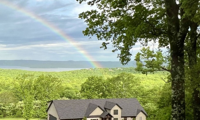 Cookson House | Idyllic Lake Tenkiller Retreat with Pool and Spa Amenities