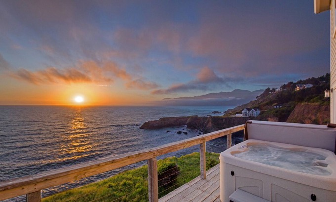 Shelter Cove Condo | Oceanview Escape with Hot Tub & Tesla Charging at Shelter Cove
