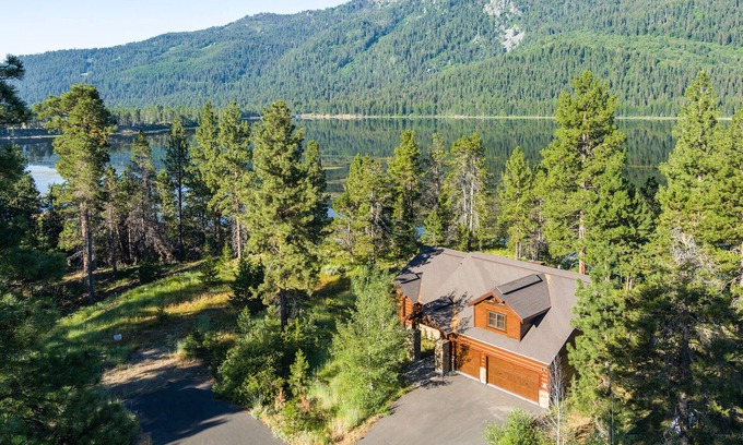 Tamarack Resort House | Exclusive Retreat at Lake Cascade with Unmatched Amenities