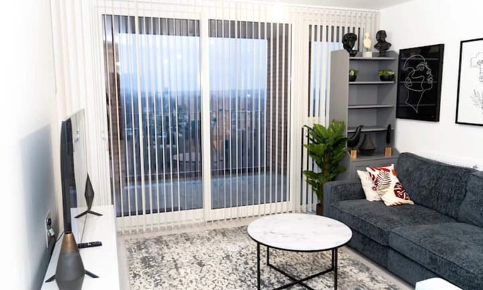 West Hendon Apartment | Stylish Retreat with Kitchen & Child-Friendly Amenities