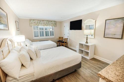 Litchfield by the Sea Apartment | Elegant Resort View Room on the 1st Floor with Pool Access