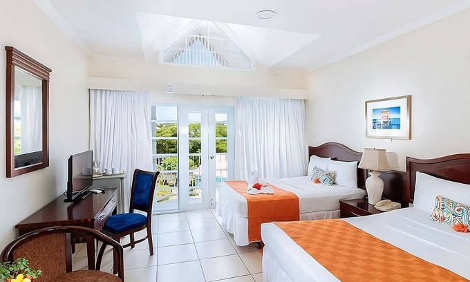 Rodney Bay Hotel | Waterfront Retreat with Splash Island Access Near Rodney Bay