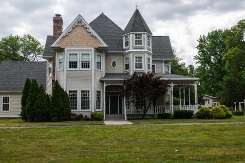 Springfield House | Unforgettable Victorian Escape with Eco-Friendly Amenities