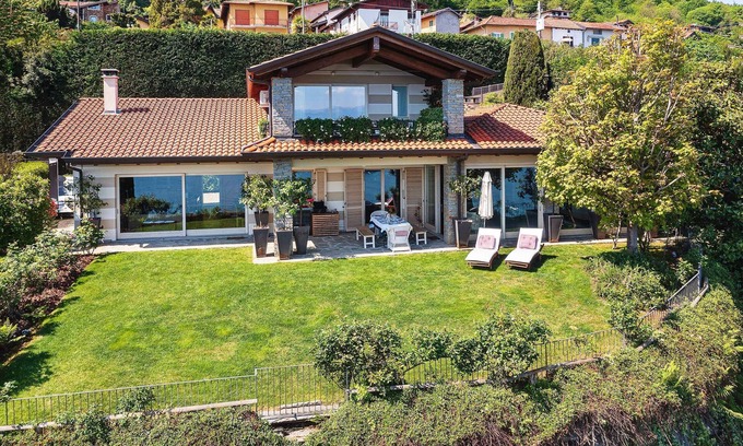 Carciano Villa | Exquisite villa with pool and breathtaking views over the lake! - Villa Nora
