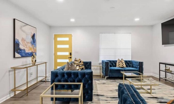 Union City House | Premier VRBO Near Atlanta Airport with Breakfast & Kitchen