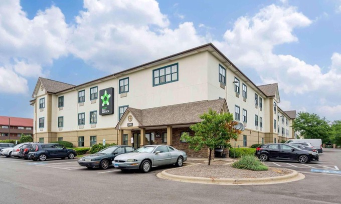 Naperville Hotel | Pet-Friendly Suites in Naperville with Perfect 10 Score