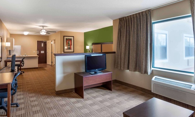 Maple Grove Hotel | Comfortable Extended Stay America Suites in Maple Grove