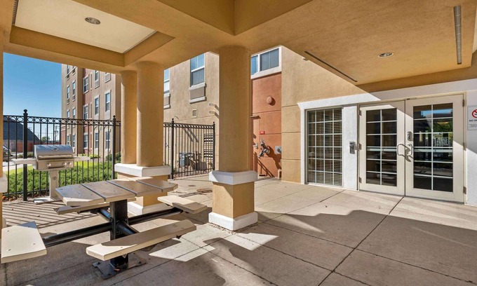Des Plaines Hotel | Convenient Extended Stay America Suites Near O'Hare Airport