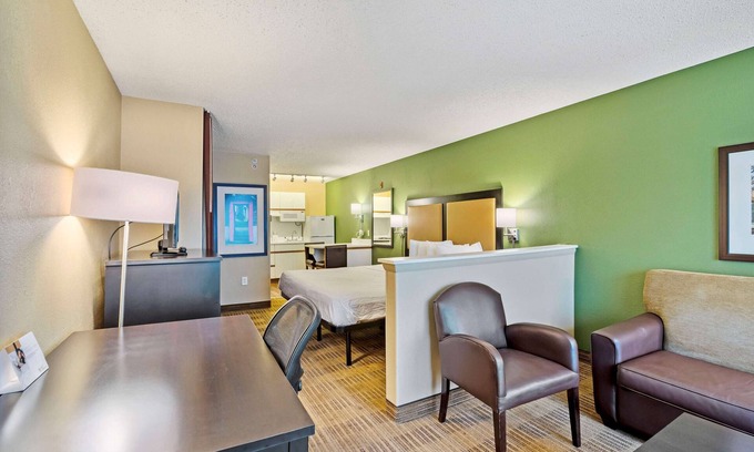 Reston Hotel | Comfortable Extended Stay America Suites in Reston, DC