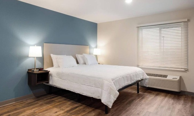 Austin Hotel | Extended Stay Gem in a Queen Bed Room – Kitchen, Comfort & Pet Access
