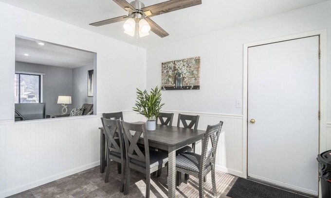 Bloomingdale House | Comfortable Extended Stay in Hanover with Pool & Breakfast