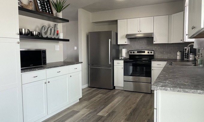 Roy House | Convenient Extended Stay Hotel near HAFB in Roy