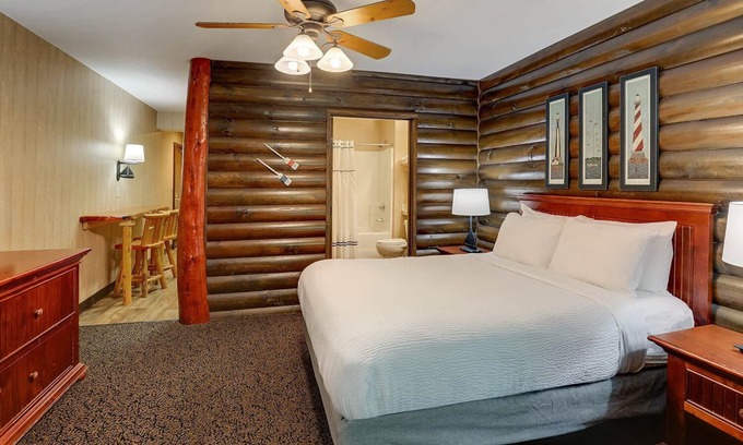 Columbia Hotel | Cozy Extended Stay Suite with Kitchen & Balcony at Stoney Creek