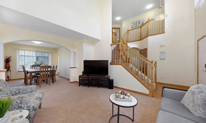 Romeoville House | Comfortable Extended Stay in Romeoville with Great Amenities