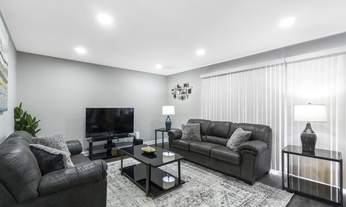 Elk Grove Village House | Pet-Friendly Extended Stay in Elk Grove Village