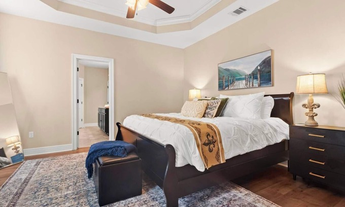 Lake Charles House | Ideal Suites for Professionals: Top-Rated & Pet Friendly